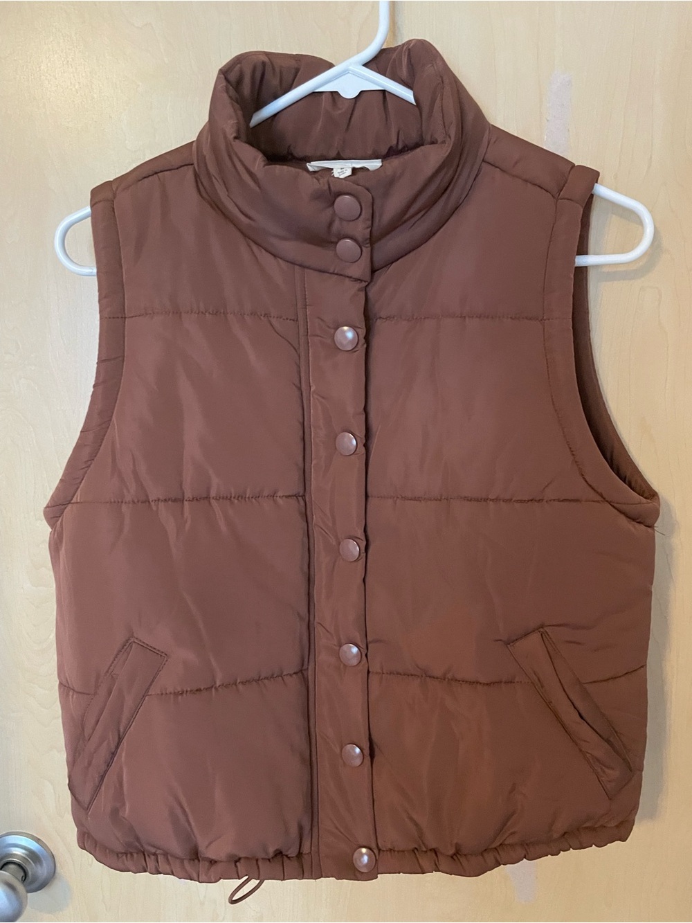 La Hearts Quilted Cropped Puffer Vest - Brown